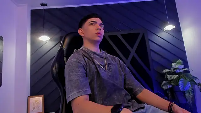 Julian_Mercier 即時 XXX 聊天