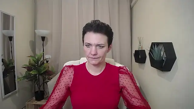 AvaSaturnian 即時 XXX 聊天