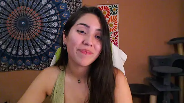 IntimateTales' Live XXX Chat