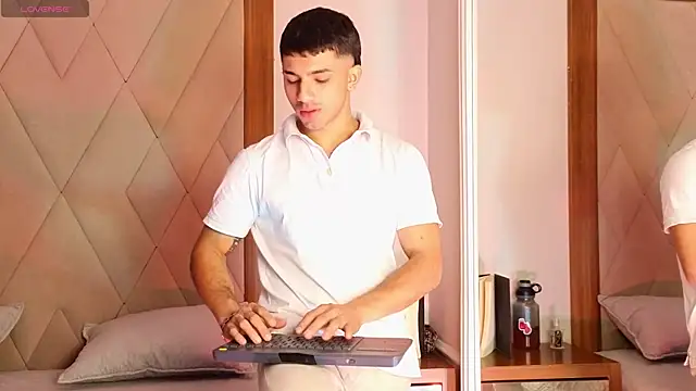 ArturoCardona_ Pertunjukan Webcam