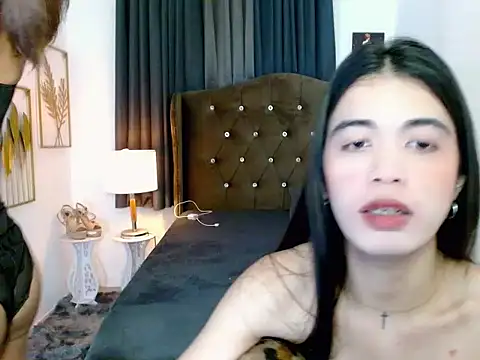 Pertunjukan Kamera Web hollyyumiloove