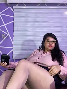 MiiaaJoness' Webcam Show