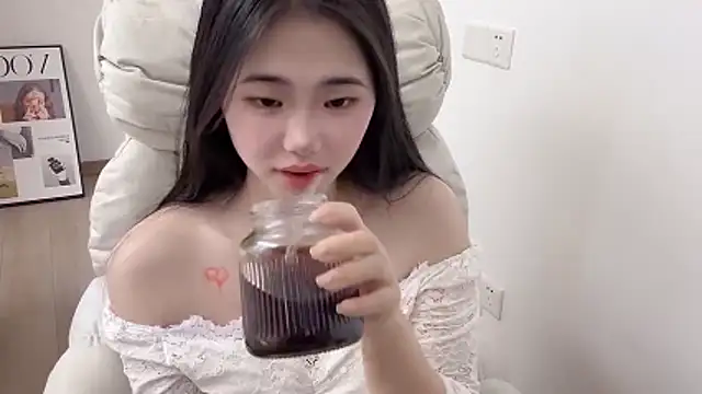 XXX chat uživo modela suki-1