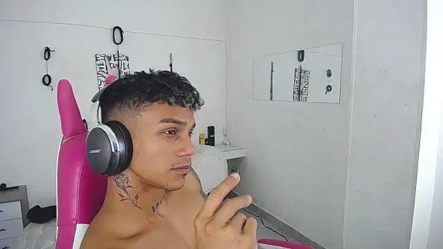 Leonard_Price Live XXX-chat