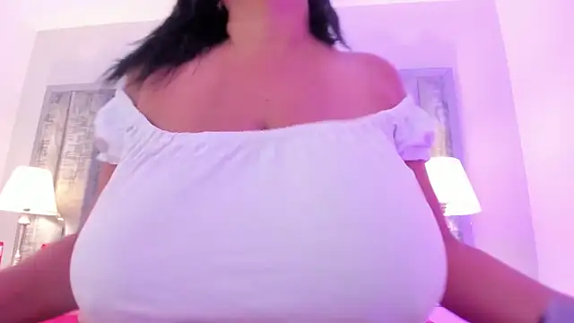 Chat +18 de Ciara_Benet ao vivo