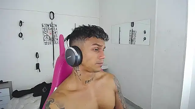 Leonard_Price Live XXX-Chat