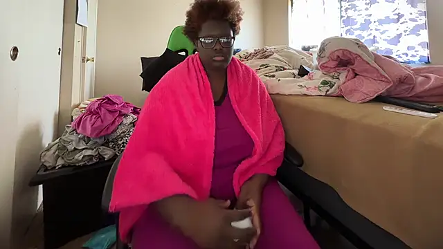 -Yagurlwest élő XXX-chatje