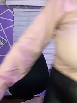 MiiaaJoness – Naživo XXX chat