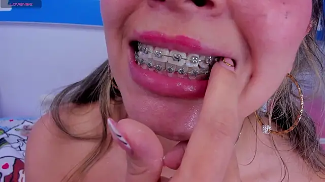 miss__evolet Adlı Modelin Canlı XXX Sohbeti