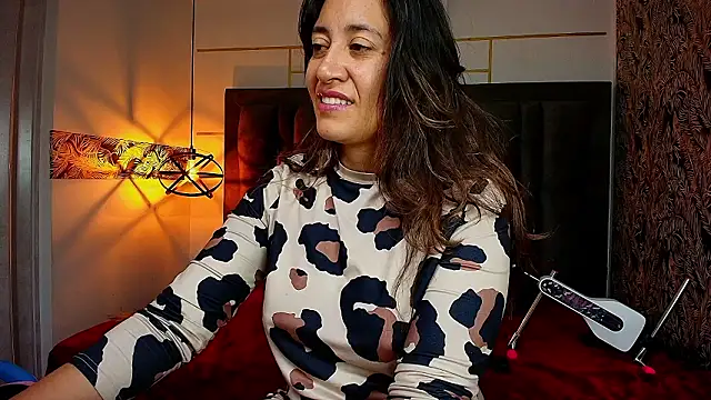 VioletaScott_ Adlı Modelin Canlı XXX Sohbeti