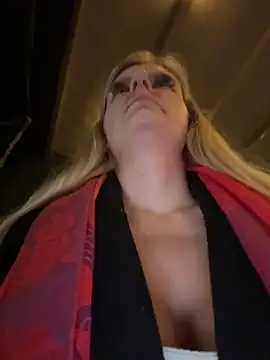 Betsy: онлайн-секс-чат