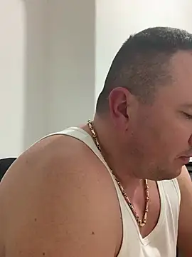 Mike8523 Adlı Modelin Canlı XXX Sohbeti