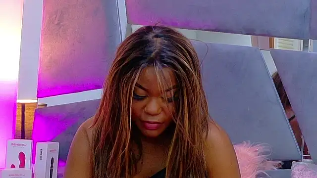 LorraiineJohnson's Live XXX Chat