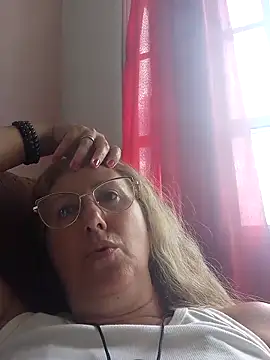 MILEIDE980 élő XXX-chatje