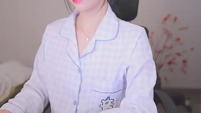 SpiderIily Show in webcam