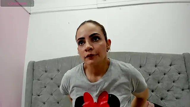 Valesskahall's Live XXX Chat