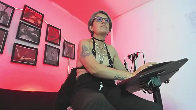 MistressNyx_cg 即時 XXX 聊天