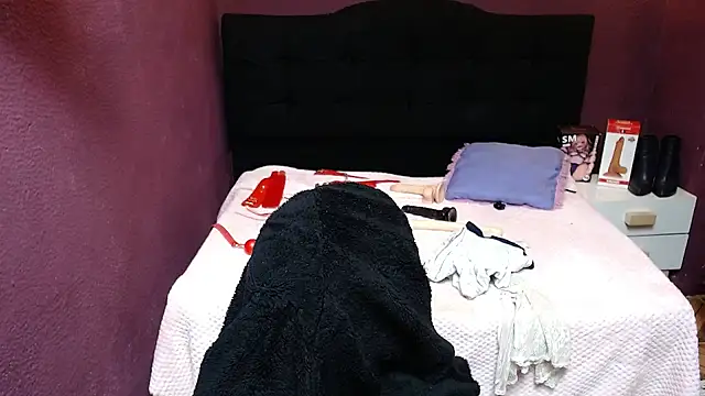 monika_256 Show in webcam