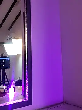 TalianaNewton élő XXX-chatje