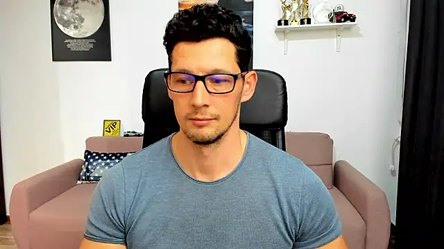 BrutusK08's Live XXX Chat