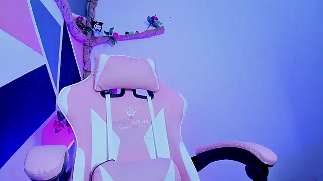 دردشة little_emma0 الجنسية المباشرة