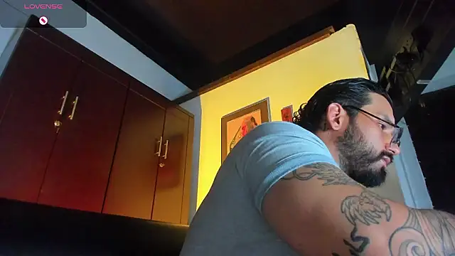 Chatroom XXX en direct de CamiloGray_