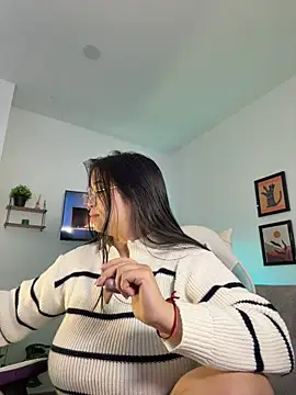 tati_reyess' Live XXX Chat