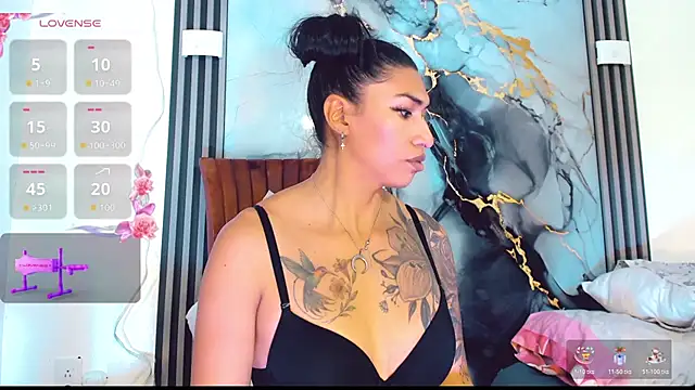 khiara_moretti's Live XXX Chat