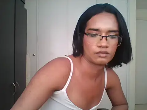 Show modela horny_bri_ na web-kameri