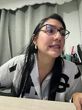 wildwhispers15's Live XXX Chat