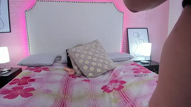 emily_nova_'s Live XXX Chat