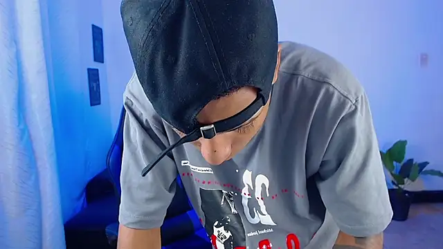 ostinn18 webcam show