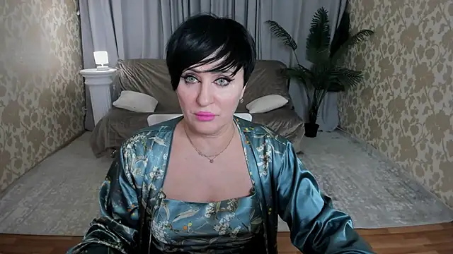 KiraTempt's Live XXX Chat