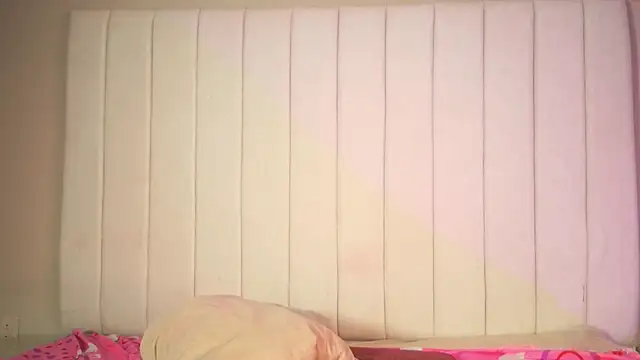 julieta_flower's Live XXX Chat