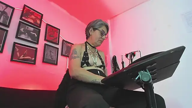 MistressNyx_cg – Live XXX-chat