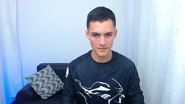 Matiius18 Adlı Modelin Canlı XXX Sohbeti