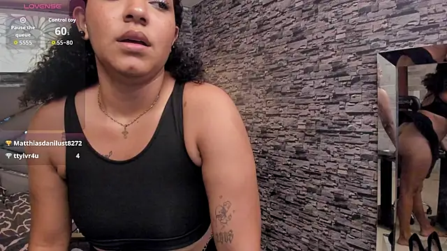 BellyBigBoobs 即時 XXX 聊天