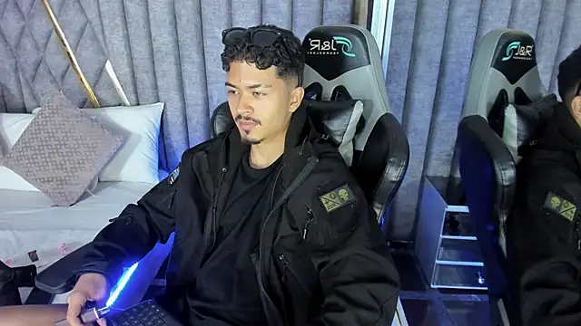 Chat XXX en directo de NicolaiKarav