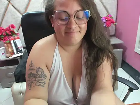 Sarah_Boobs_ élő XXX-chatje