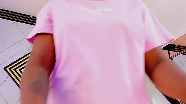 EmilyDiaaz 即時 XXX 聊天