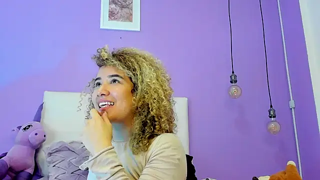 Charlotte11-11 Adlı Modelin Canlı XXX Sohbeti