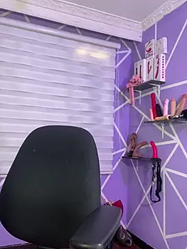 MiiaaJoness' Live XXX Chat