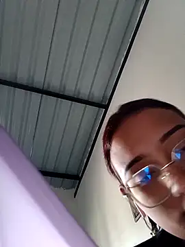 young_dairy01's Live XXX Chat