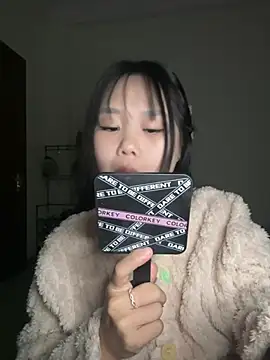 Emely-lyseaのライブXXXチャット