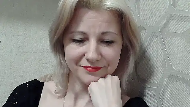 Show modela Kitti-Ellison na web-kameri