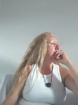 MILEIDE980n Live XXX chat