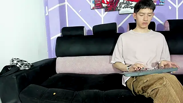 heyy_noah11's Webcam Show