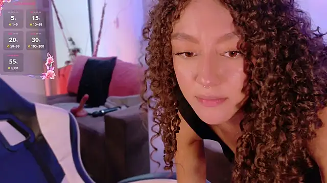 ChloeMoreti's Live XXX Chat