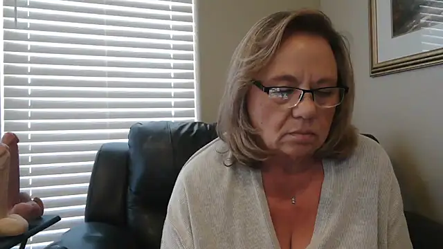 BustyAnnie Live XXX-chat