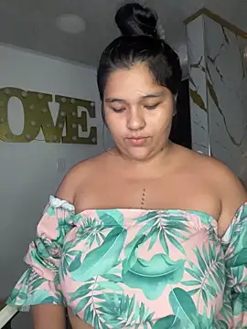 emmamilk20's Live XXX Chat